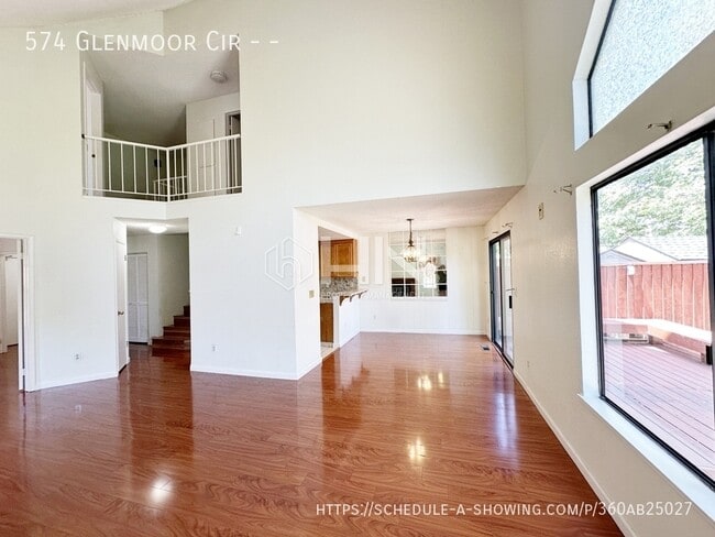 Building Photo - 574 Glenmoor Cir