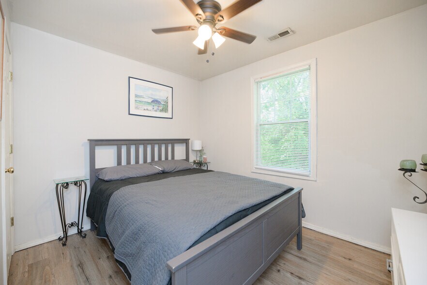 Building Photo - 834 C Ave