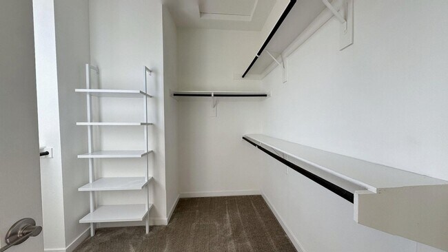 Building Photo - 26149 Park Ave