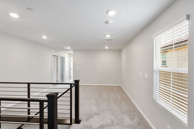Building Photo - 5 Bedroom Home In Inspirada With Bed And F...