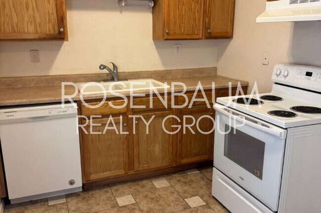 Building Photo - Charming 1-bedroom, 1-bath apartment in a ...