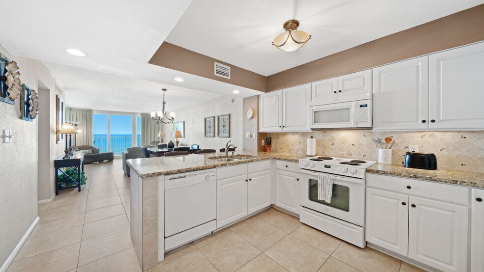 Building Photo - 7205 Thomas Dr