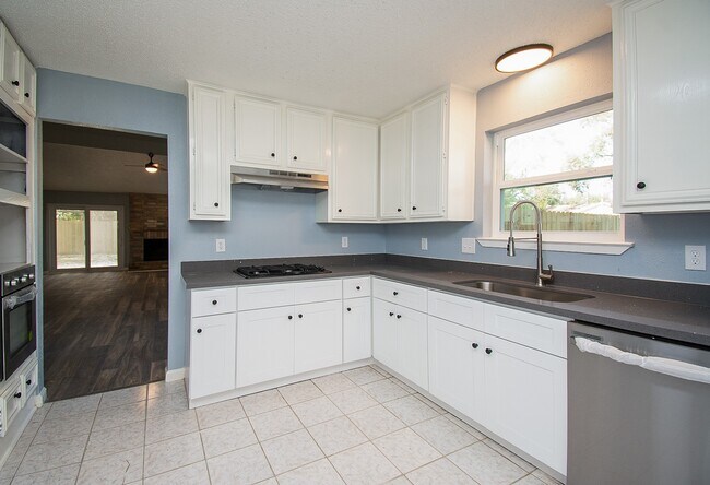 Building Photo - 16419 N Bend Dr