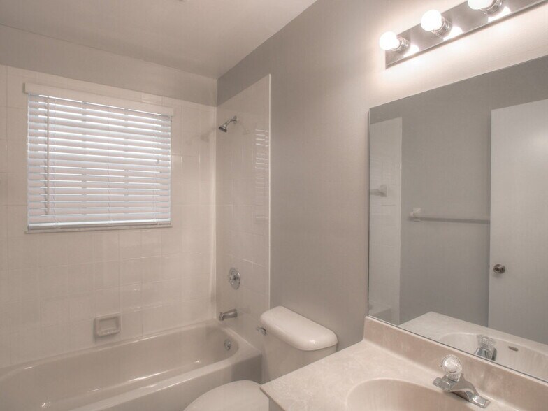 Building Photo - 1261 NW 159th Ave