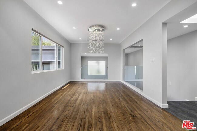 Building Photo - 3084 St George St