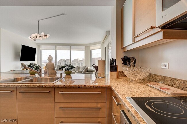 Building Photo - 222 Karen Ave