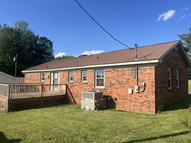 Building Photo - 4103 Happy Valley Rd