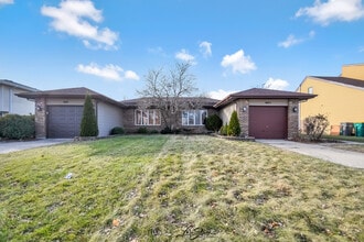 Building Photo - 605 S Raven Rd