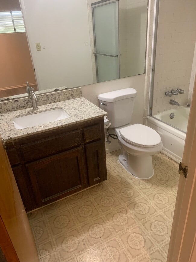 Building Photo - 1127 Bel Aire Cir