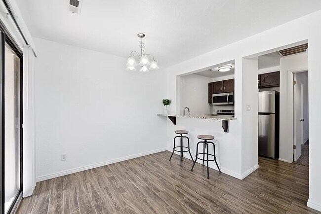 Building Photo - Beautifully remodeled and move in ready, this updated 1-bed, 2-bath condo sits in the heart of do...
