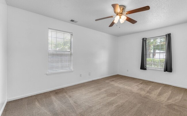 Building Photo - 3 Bedroom Ranch