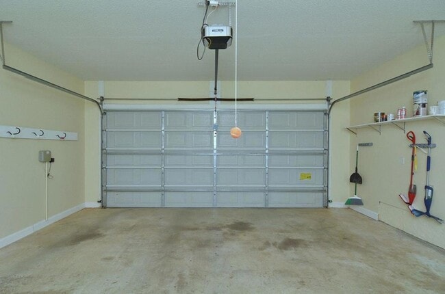 Building Photo - 1900 Sussex Ct