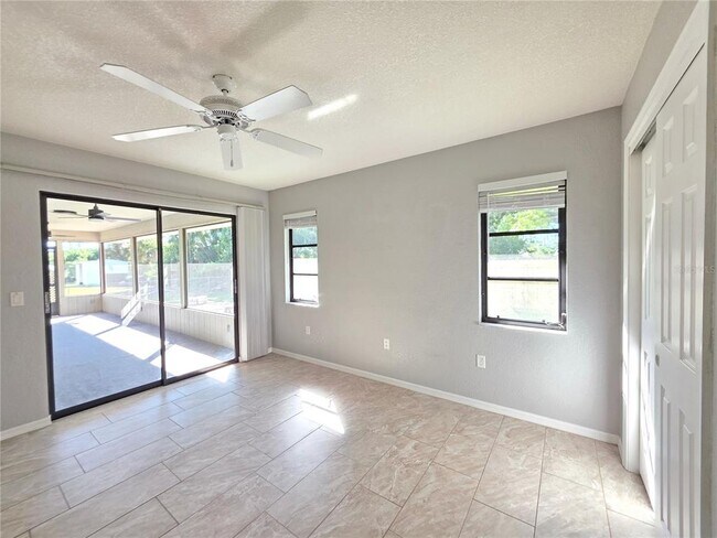 Building Photo - 920 Tanager Rd