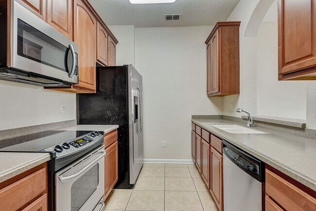 Building Photo - Beautifully Maintained 3-Bedroom, 2-Bathro...