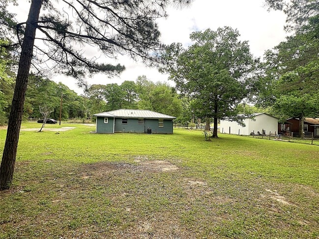 Building Photo - 560 Beverly Dr