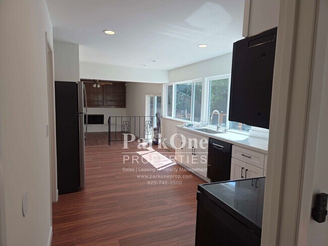 Building Photo - 1501 Fieldcrest Dr