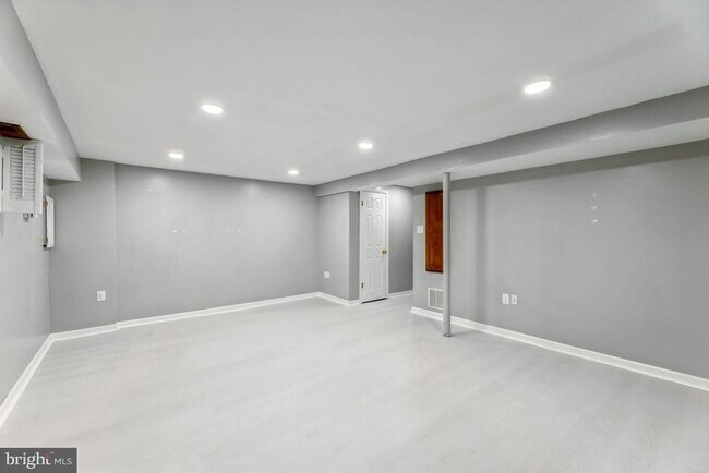 Building Photo - 7448 Pohick Rd