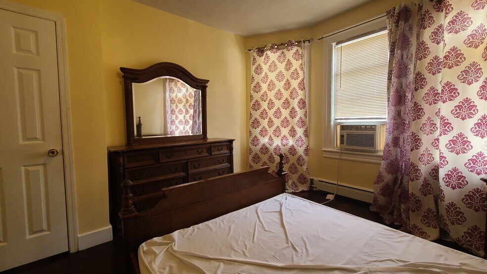 Building Photo - 271 Claremont Ave
