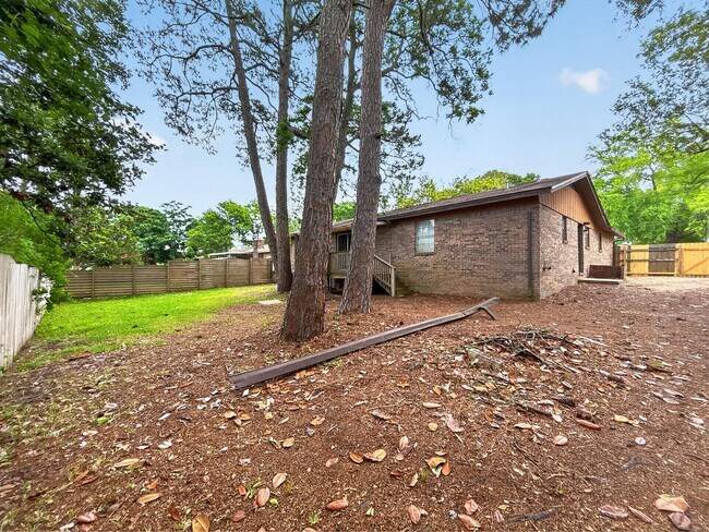 Building Photo - 50 Laurie Dr NE