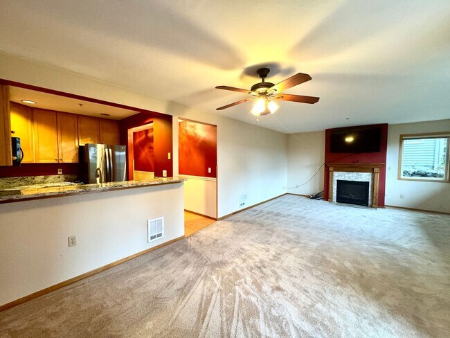 Building Photo - In town Kingston, walking distance to the Seattle and Edmonds ferry, main floor condo