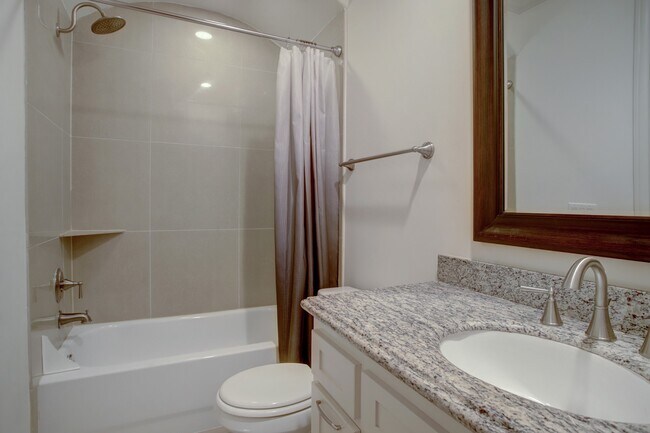 Building Photo - 1415 Oakdale St