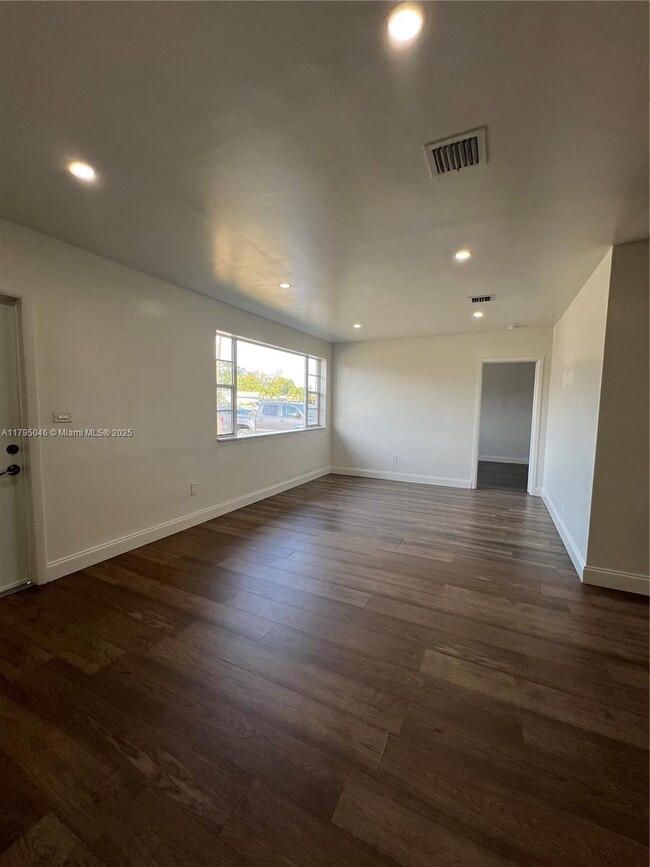 Building Photo - 770 NW 179th St