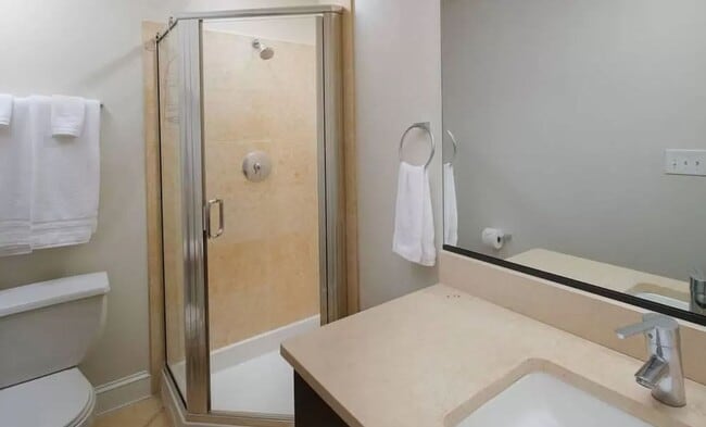 Building Photo - Amazing 2 BR/2 BA Condo in Columbia Heights!