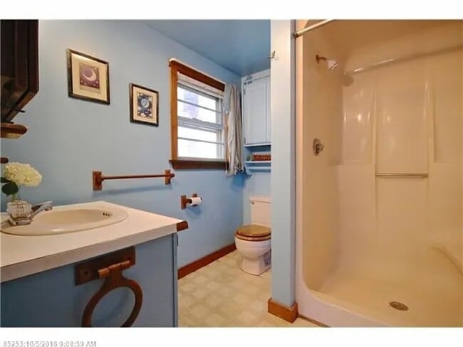 Building Photo - 40 Claman Dr