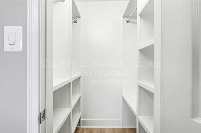 Building Photo - 3313 Wyndham Cir