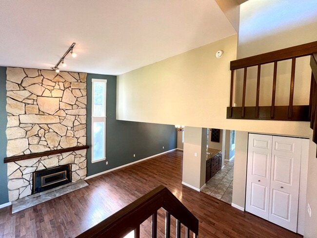 Building Photo - Charming 3-Bed, 3-Bath Home with Bonus Roo...
