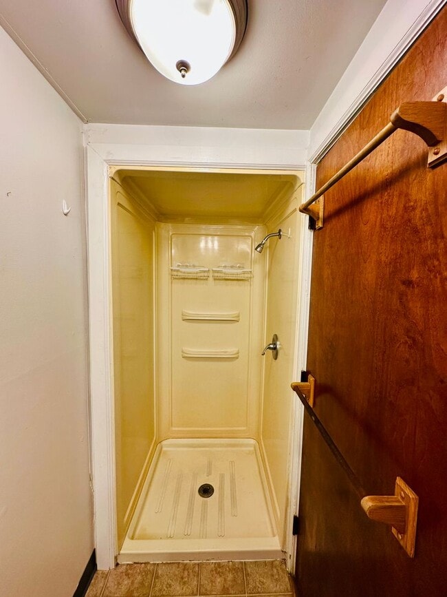 Building Photo - SEAGATE AREA - 1BD/1BA - Located just off ...