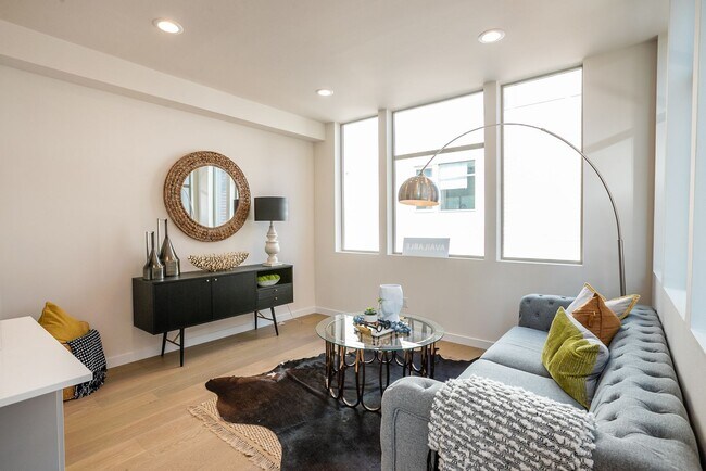 Building Photo - Ballard Townhouse