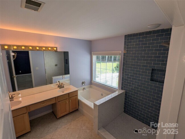 Building Photo - 7711 Epping Forest Dr