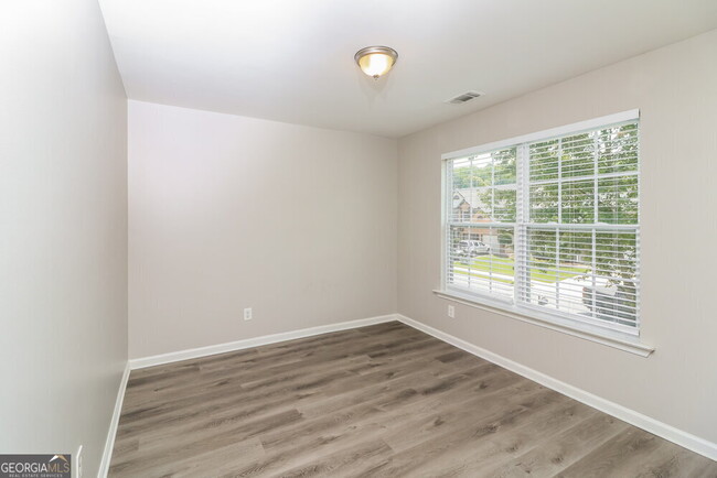 Building Photo - 138 Hidden Lake Cir