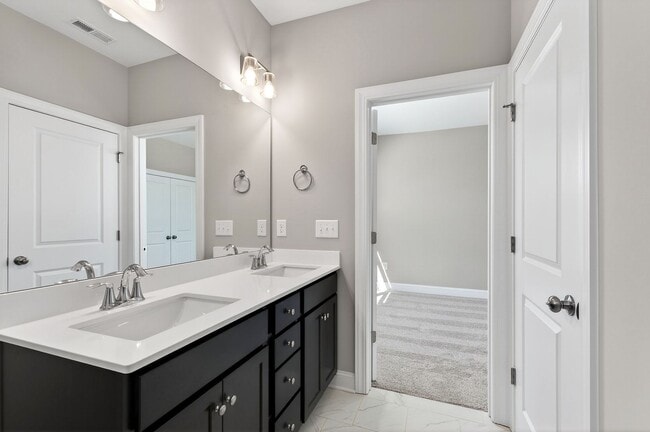 Building Photo - Charming Craftsman-Style 3-Bedroom Townhome in Garner!