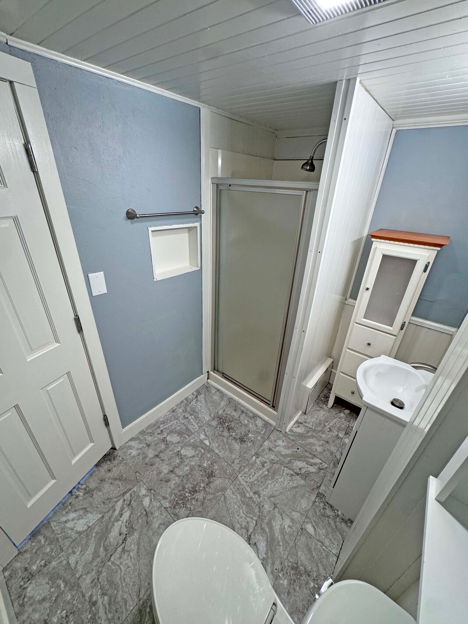 Building Photo - 395 Saint John St