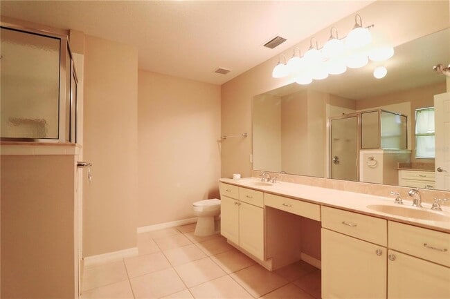 Building Photo - 5532 Sir Churchill Dr