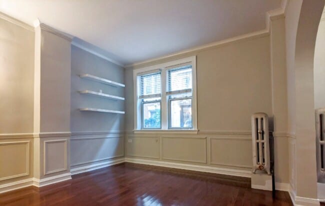 Building Photo - 546 W Surf St
