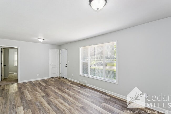 Building Photo - Spacious 3 Bed Corner Lot Near South High & I-235