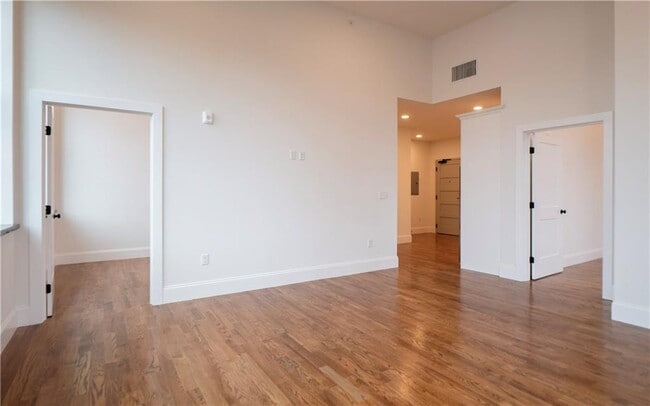 Building Photo - 15 Cranston Ave