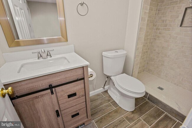 Building Photo - 1539 Woodcrest Dr