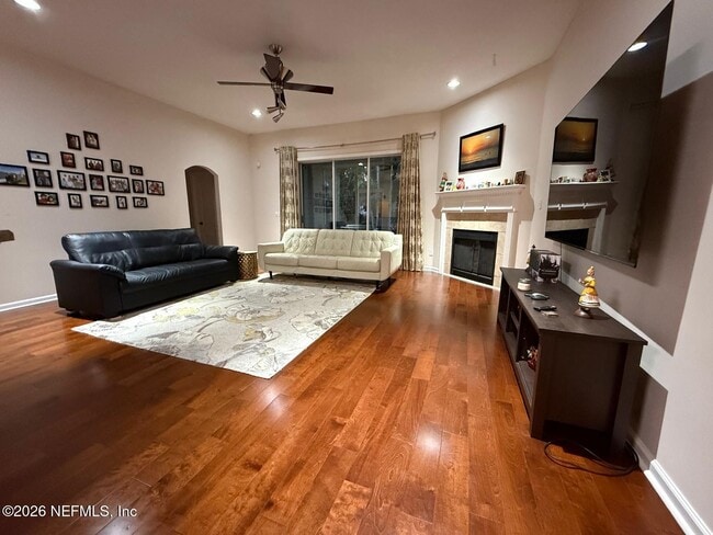 Building Photo - 2123 Thorn Hollow Ct