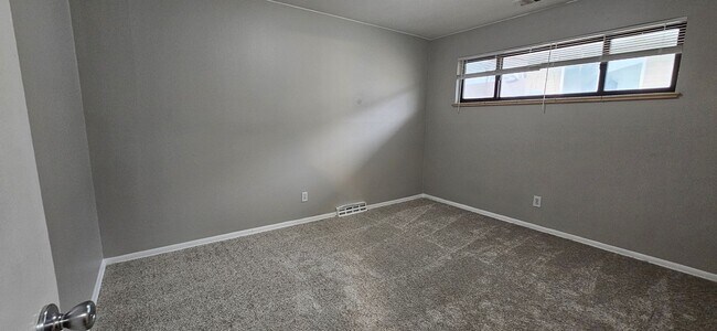 Building Photo - 1134-1138 N Akron St