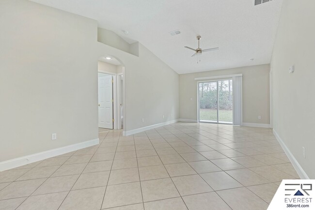 Building Photo - LIKE NEW 3/2/2 IN THE HEART OF PALM COAST