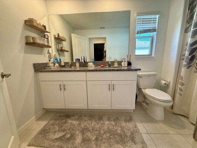 Building Photo - Bryant Square 2/2.5 1 car garage