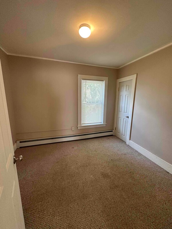 Building Photo - 38 Pine St