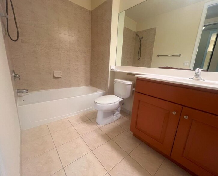 Building Photo - 3500 Oaks Clubhouse Dr