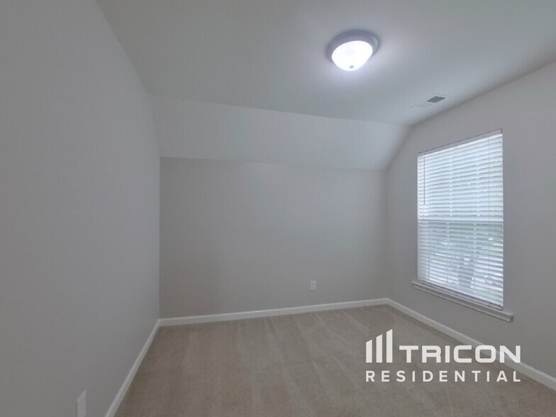 Building Photo - 2521 Wingdale Dr