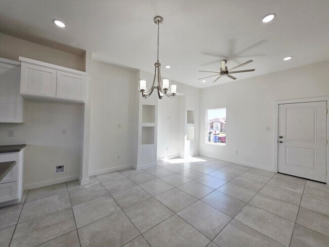 Building Photo - 5006 Cherimoya Ln