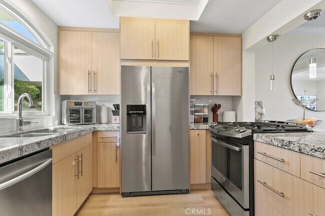 Building Photo - 30902 Club House Dr